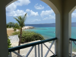 Here you can see the gate to "Te Amo Beach" - directly next to condo