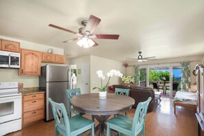 Kitchen/Dining area