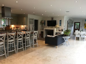 100m2 kitchen/ dining room/ day room