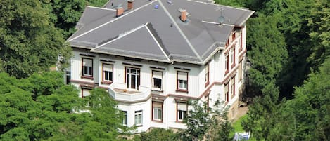 Die Spindler Villa. Der Blick vom Übelberg.