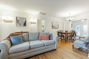 Living room/ dining room area