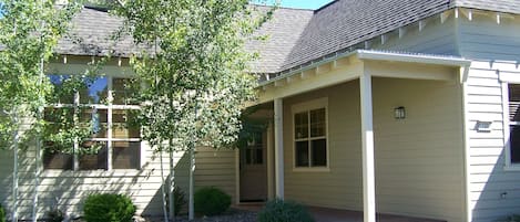 11007 Desert Sky Loop, Front of house