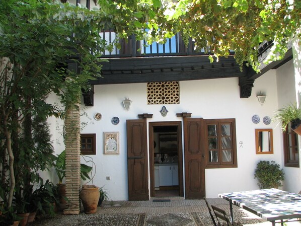 Patio de entrada a la casa
