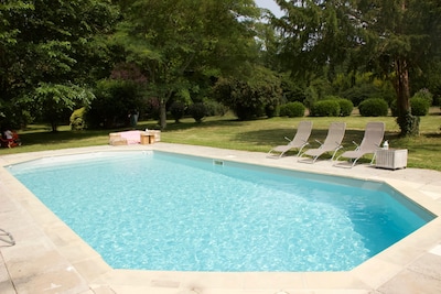 atypisches Komfortables Haus in einem 1 Hektar großen Park mit Schwimmbad