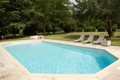 atípica Cómoda casa de campo situada en un parque de 1 hectárea con piscina