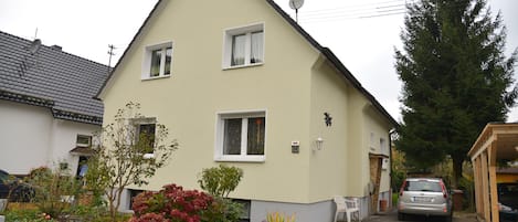 Die Ferienwohnung befindet sich in der 1. Etage