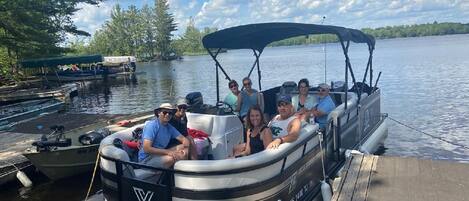 Rent the 2019 pontoon. Huge lake to explore. Resort lodge to resort lodge.
