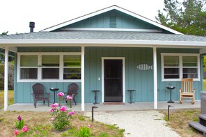 Covered front porch for morning coffee or dramatic sunsets - rain or shine!