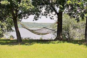 A peaceful hammock spot right on the lake!  