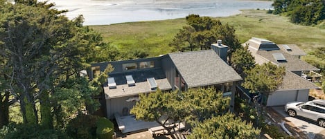 Views of the Siletz Bay AND the Ocean!