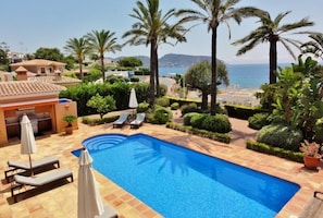 Beautiful sparkly salt water pool and incredible sea views 