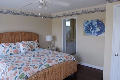 Ocean View/Seclusion+ privacy- just steps to the beach. Sleeps 15