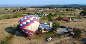 Hot Air Ballooning, spacious 2.5 acre lot
