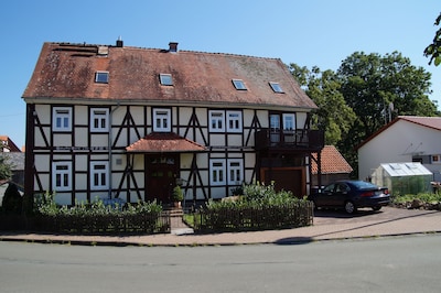 Top floor apartment with 3 bedrooms in a listed half-timbered house in 1837