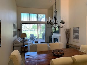 Living/Dinning room with gas fireplace, cable TV, WiFi & views of golf & Mtns