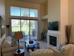 Living room with gas fireplace, cable TV, WiFi w/views of golf & Mountains