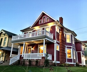 1872 fully Renovated Historic Victorian beautiful walkable downtown neighborhood