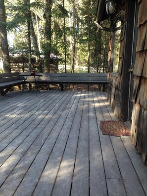 Full view of deck.