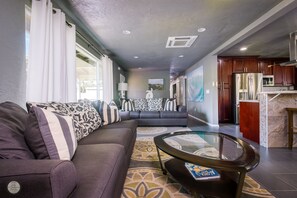 Living room, large and spacious with Queen size sofa-beds and views of the ocean
