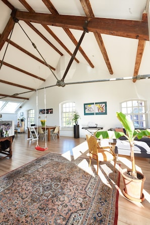 High ceilings: 6.4 meters