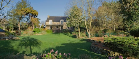 vue du fond du jardin