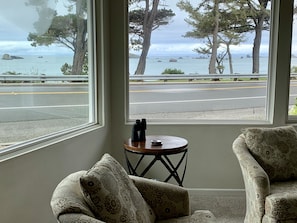 Living room with panoramic view 