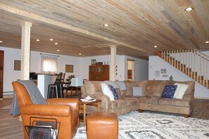 Spacious couch for evening relaxation/ tv 55"