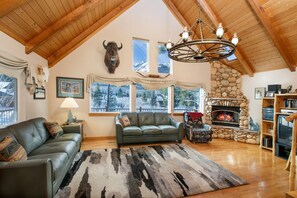 Spacious living room with mountain views.