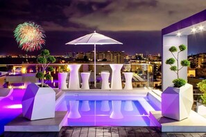 Rooftop Jaccuzi!