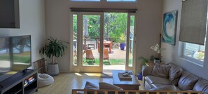 Family Room w/65" TV