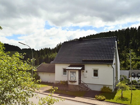 Stugans exteriör [sommar]