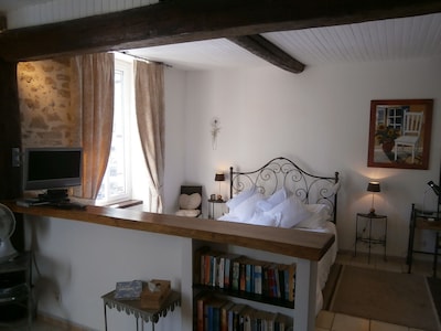 Romantic get away on the square in Saint-Chinian with fantastic walking and wine