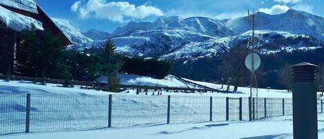 Vistas desde la terraza azotea de las pistas de Panticosa