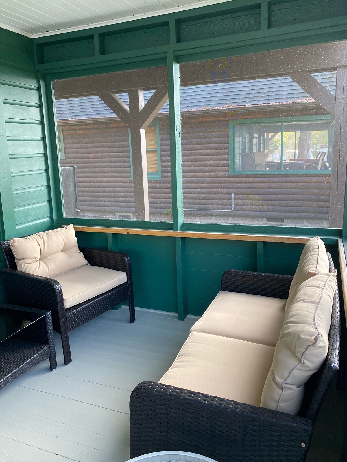Cabin 3 Waterfront – Three Pines Lodging & Marina