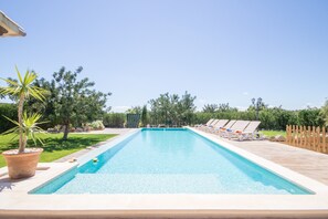 Finca with pool for 10 people in Selva, Mallorca.