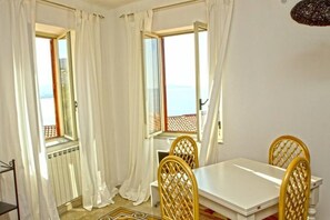 living windows sea view