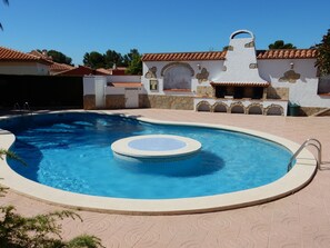 Community Pool & BBQ