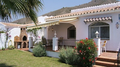 Villa Sol Jardin: 4 bed air conditioned family villa with shared pool