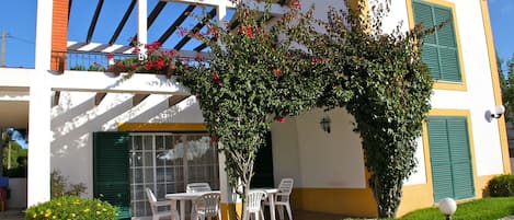 Pérgola en la terraza de la planta baja.