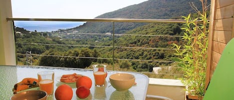 petit dejeuner en terrasse