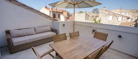 toit terrasse avec  vue sur les toits de Saint-Rémy de Provence
