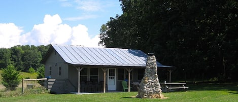 Cabin near Lexington VA. Shenandoah Valley Lodging near The VA Horse Center.