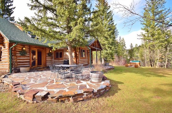 outdoor patio in front of cabin