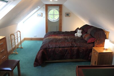 Pine Lodge - Modern, luxurious, and ideally situated cottage.