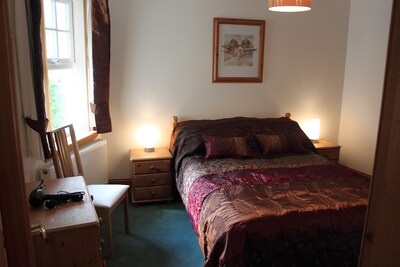 Pine Lodge - Modern, luxurious, and ideally situated cottage.