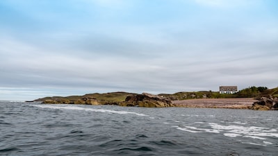 Außergewöhnliches 5-Sterne- Ferienhaus direkt am Meer mit Kiesstrand