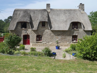 Traditional breton cottage near beach in huge fenced park for total privacy
