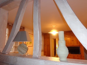 Nocturnal ambiance between the kitchen and the living room