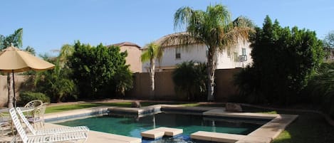 Amazing Backyard w/ private Pool and Spa for family  and friends entertainment