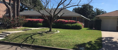 One of the most exclusive neighborhoods in Houston. Garage parking.